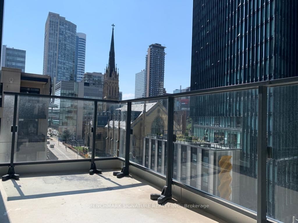 77 Shuter Street, Unit 721