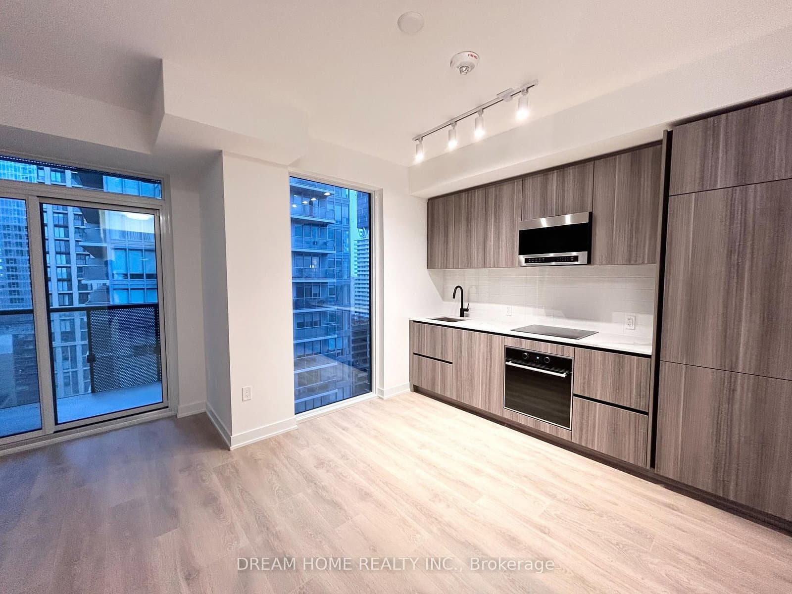 117 Broadway Avenue, Unit 1603