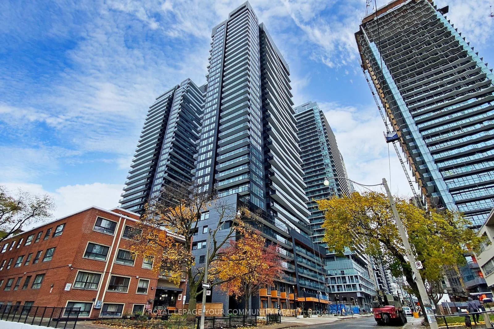 117 Broadway Avenue, Unit 1401