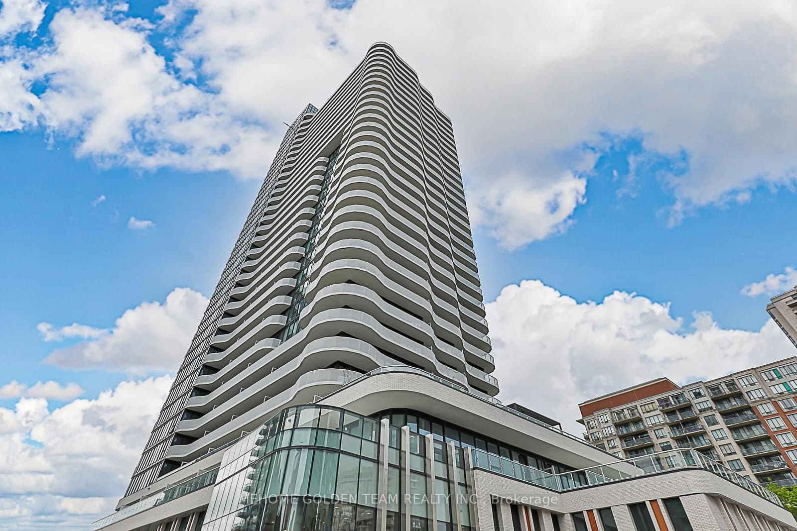 15 Holmes Avenue, Unit 2004