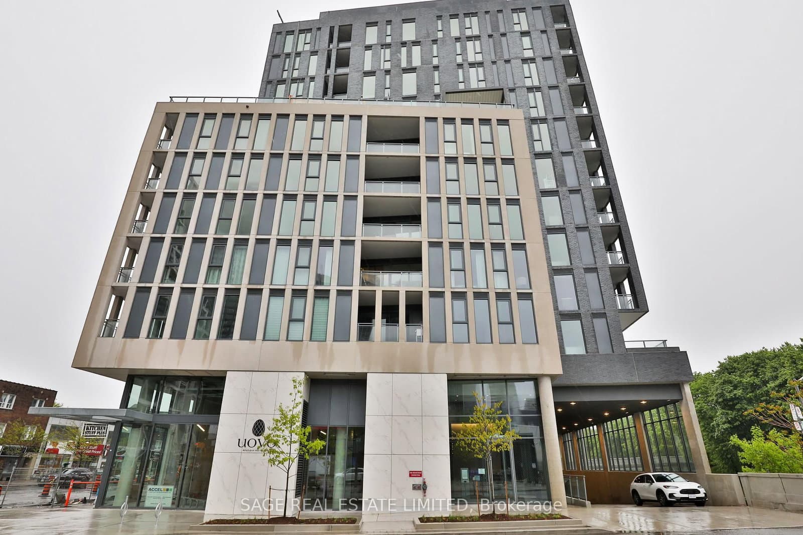 1 Hillsdale Avenue W, Unit 702