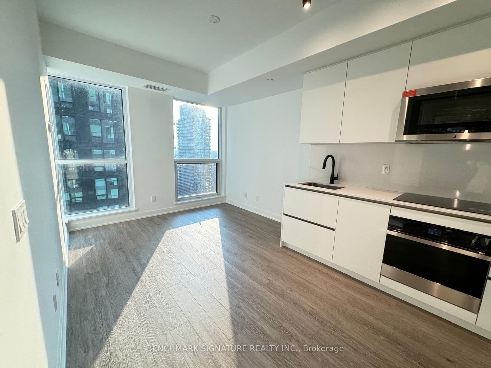 327 King Street W, Unit 2405