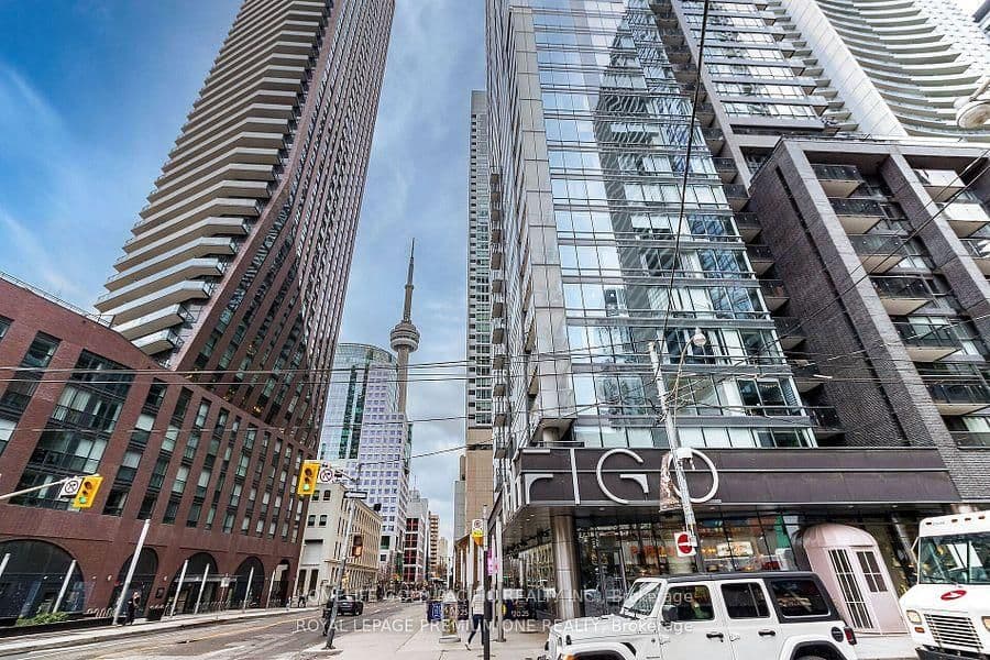 #719 - 295 Adelaide Street W