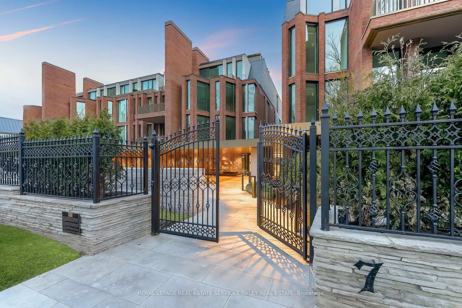 7 Dale Avenue, Unit 207