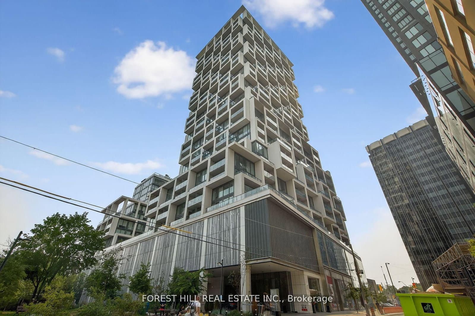 #1241 - 8 Hillsdale Avenue E