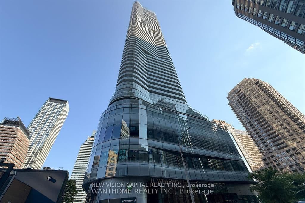 11 Wellesley Street W, Unit 1312