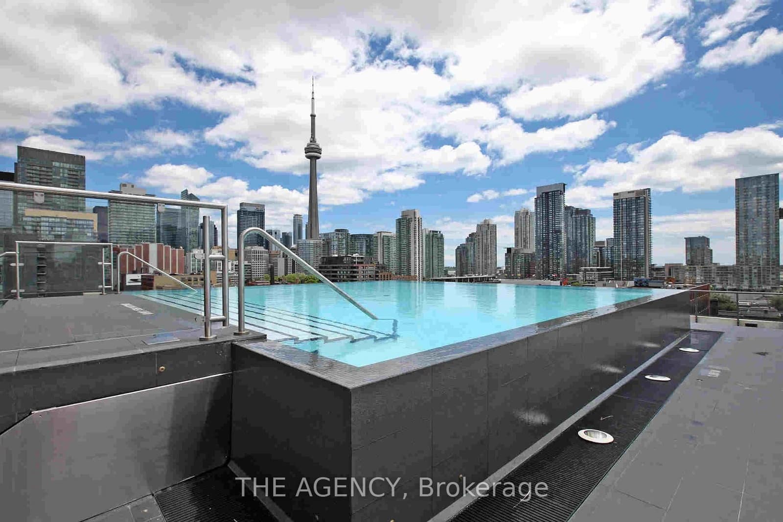 #1011 - 560 King Street W