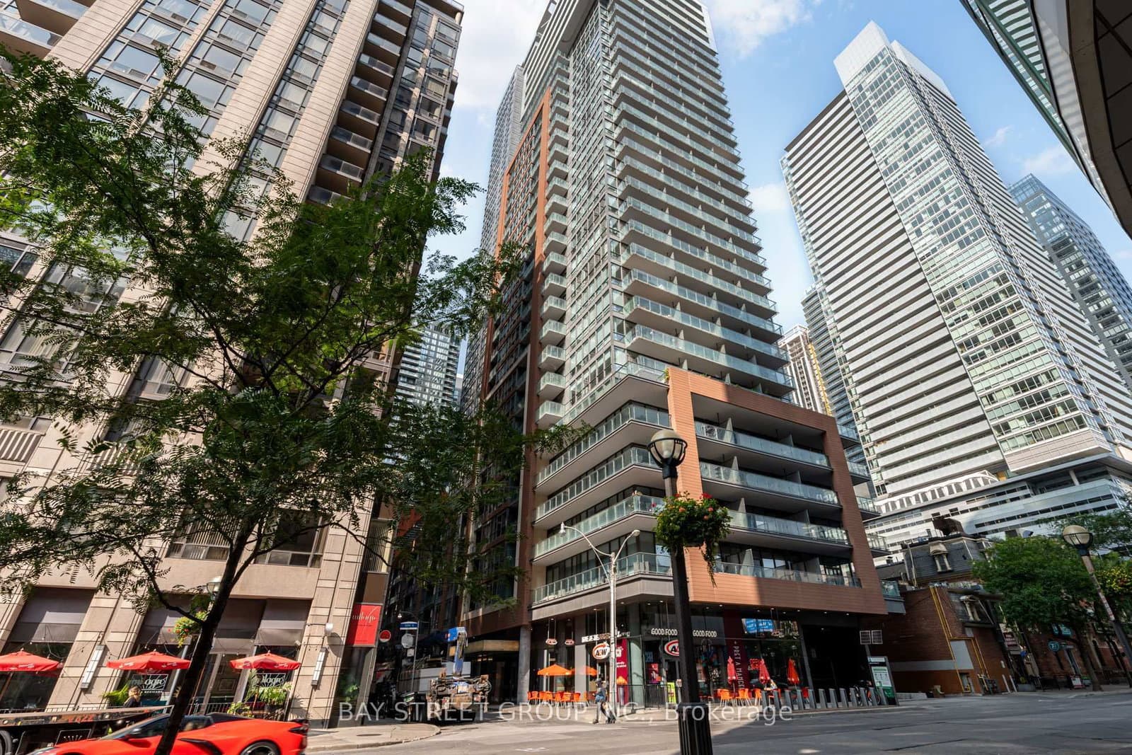 #909 - 8 Mercer Street