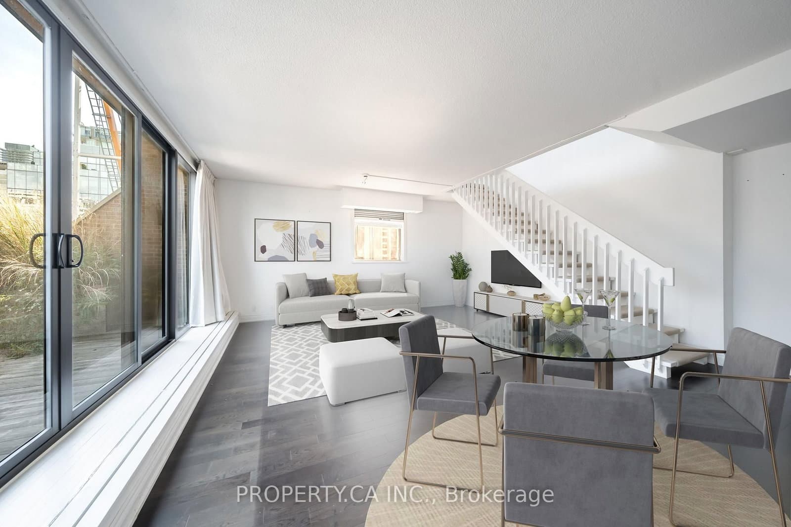 #606 - 55a Avenue Road