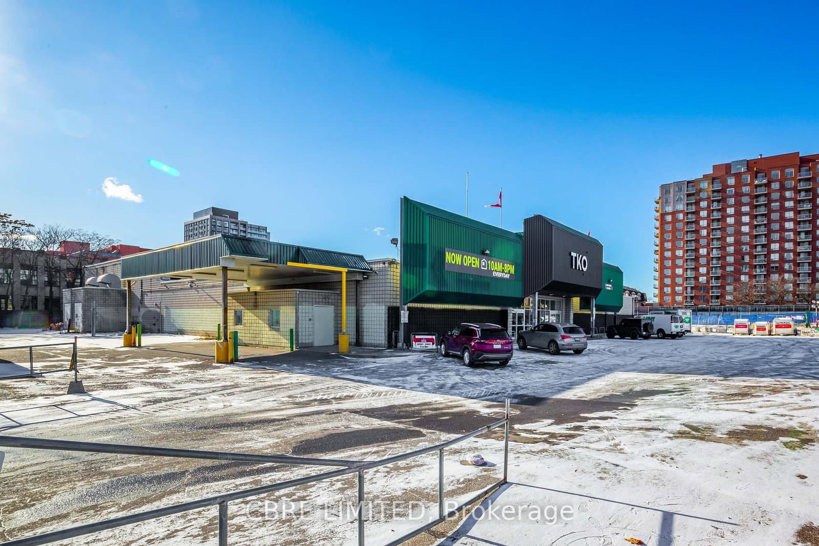 1319 Bloor Street W