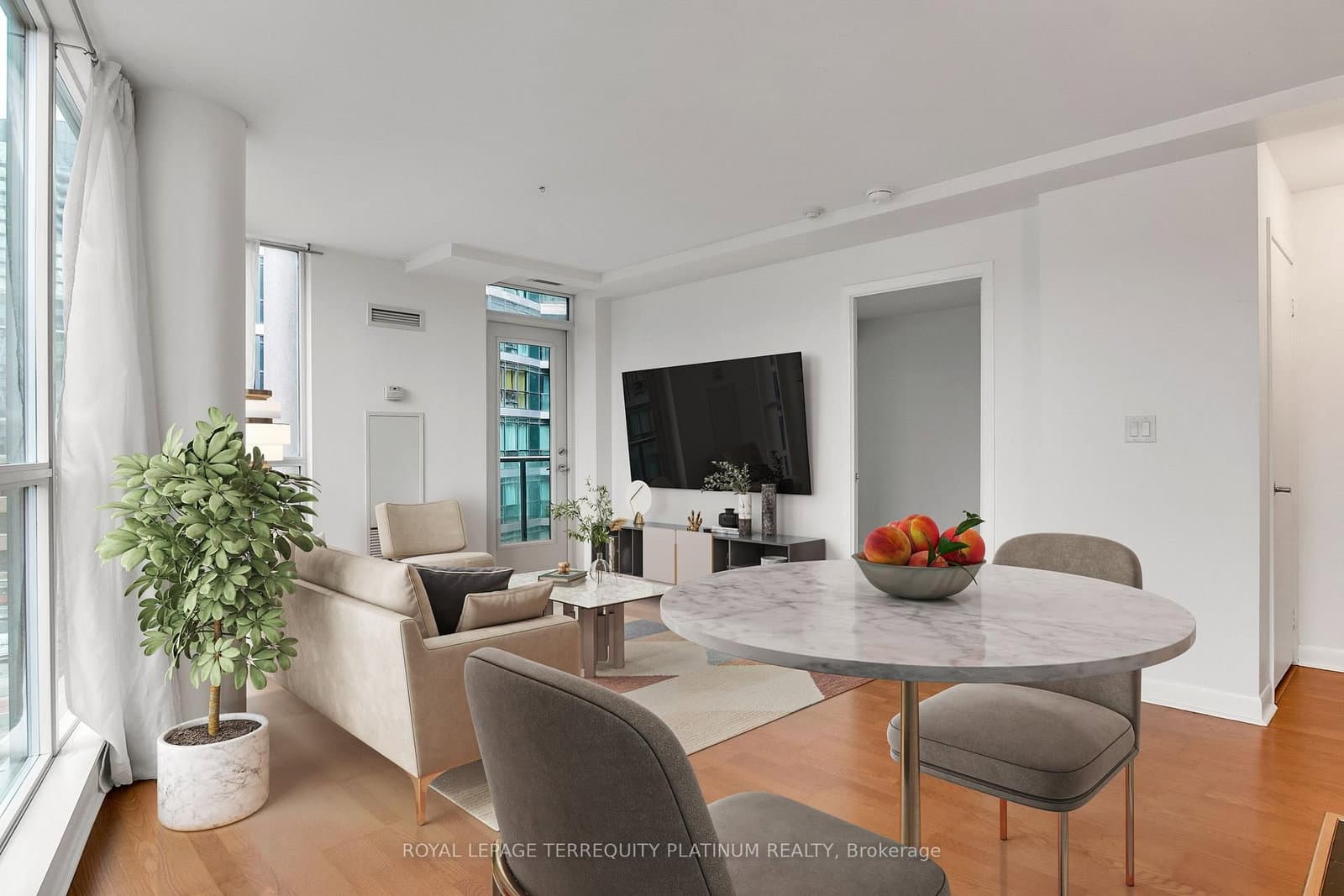 #727 - 600 Fleet Street