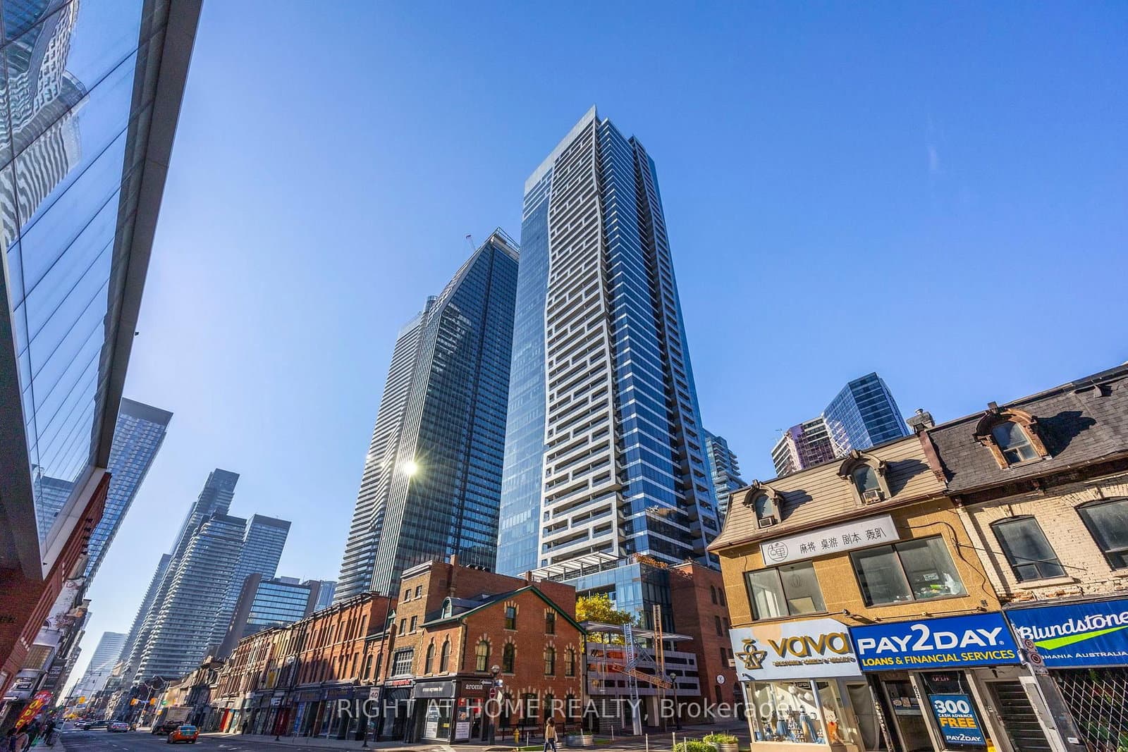 #3403 - 5 St. Joseph Street