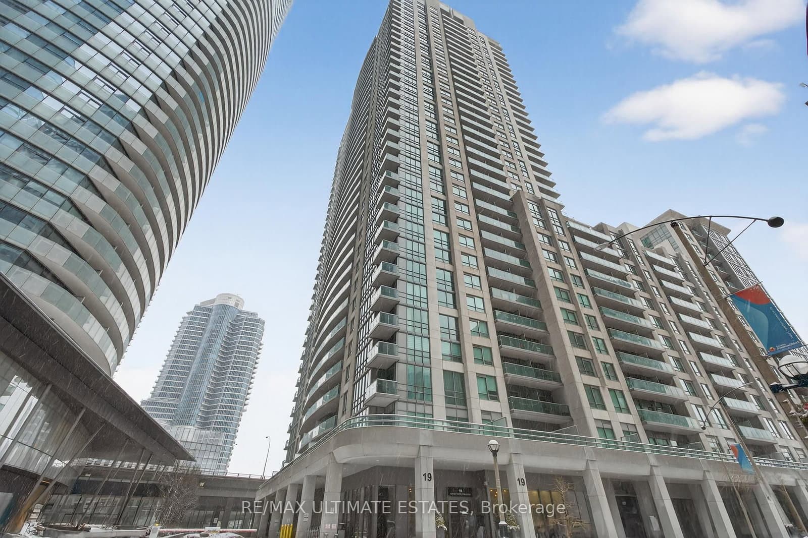 #2205 - 19 Grand Trunk Crescent