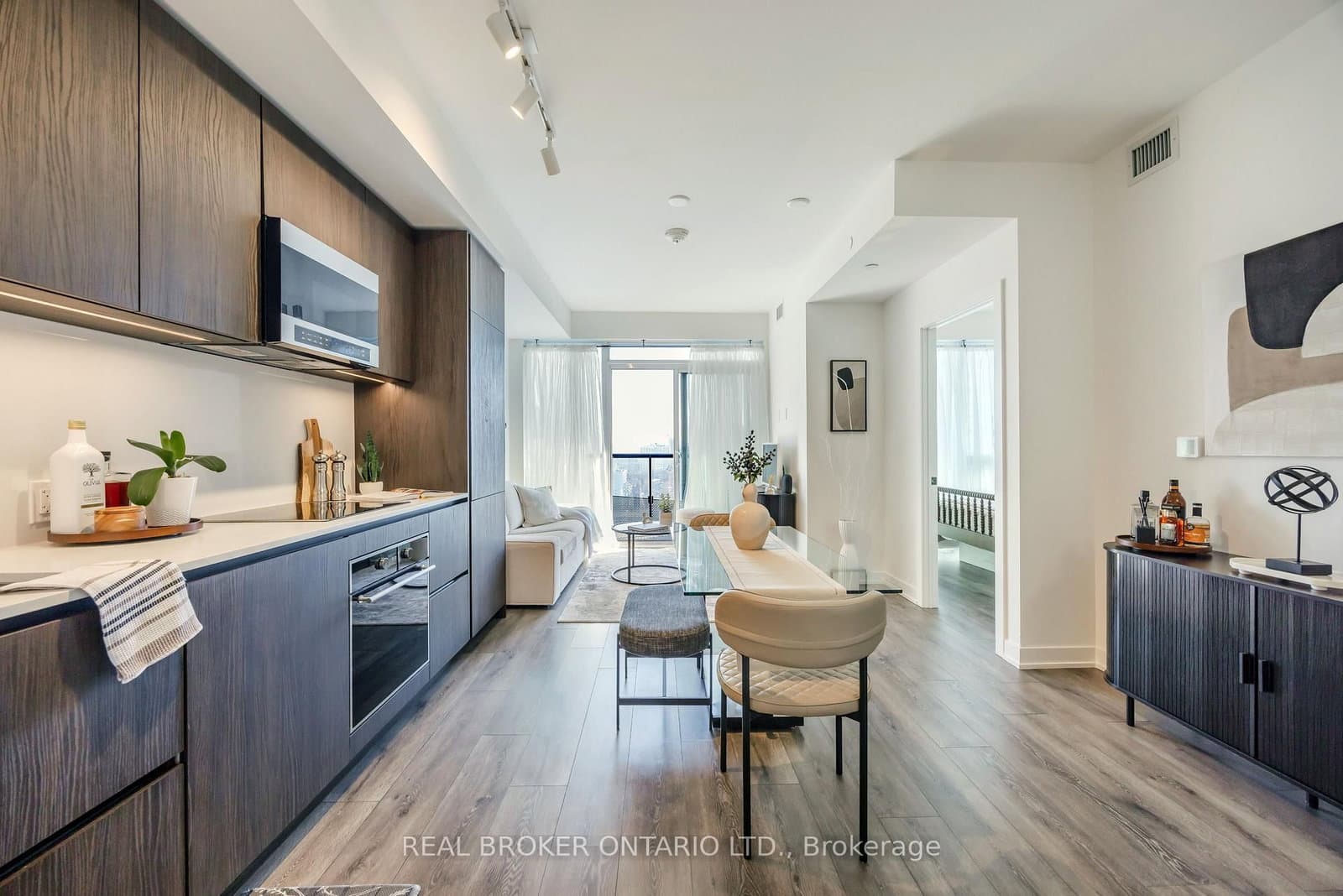 #2101S - 127 Broadway Avenue