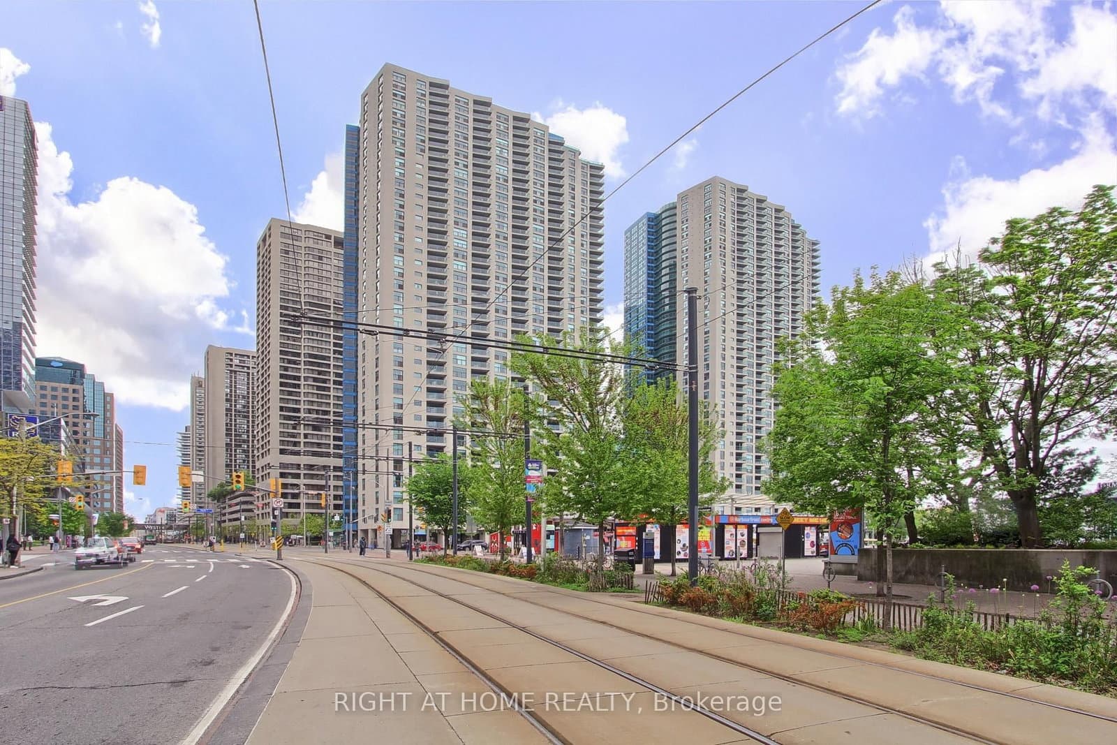 #504 - 77 Harbour Square