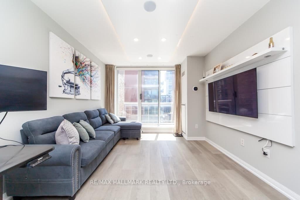 #1103 - 330 Adelaide Street E