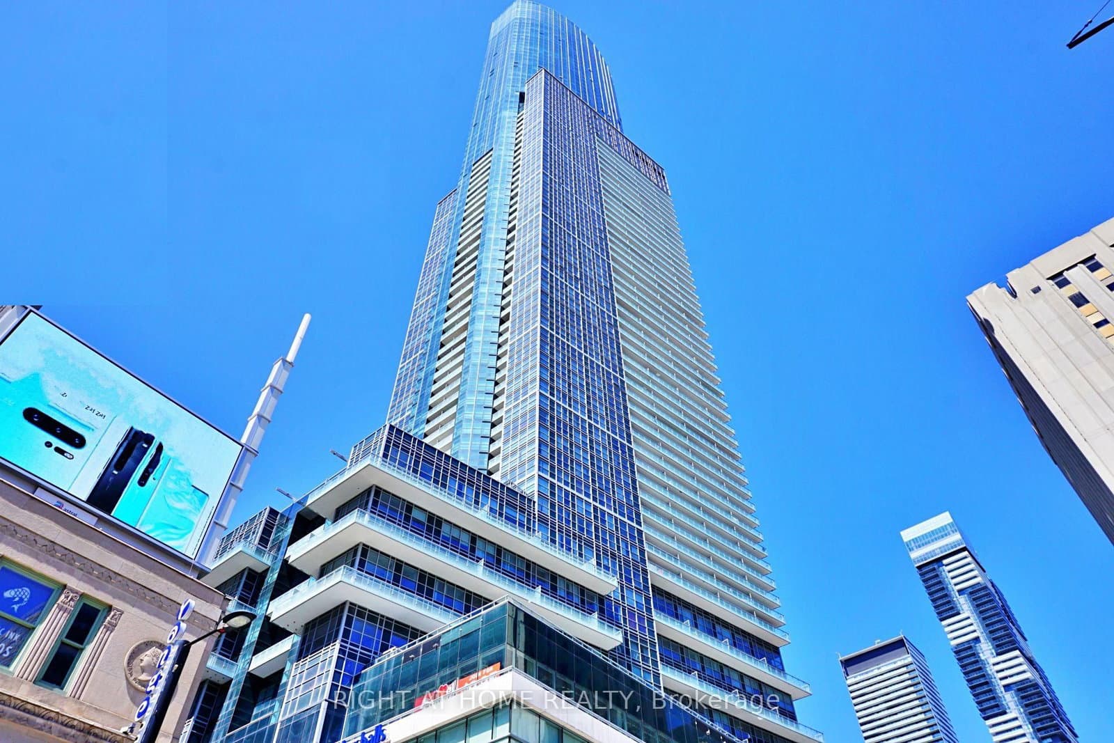 #4207 - 386 Yonge Street