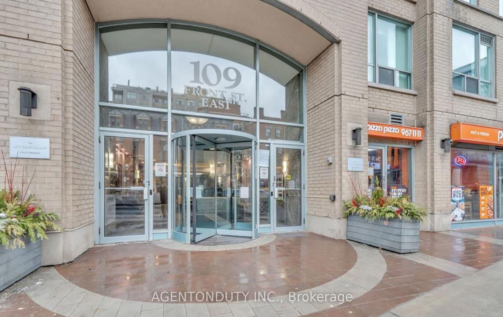 #930 - 109 Front Street E