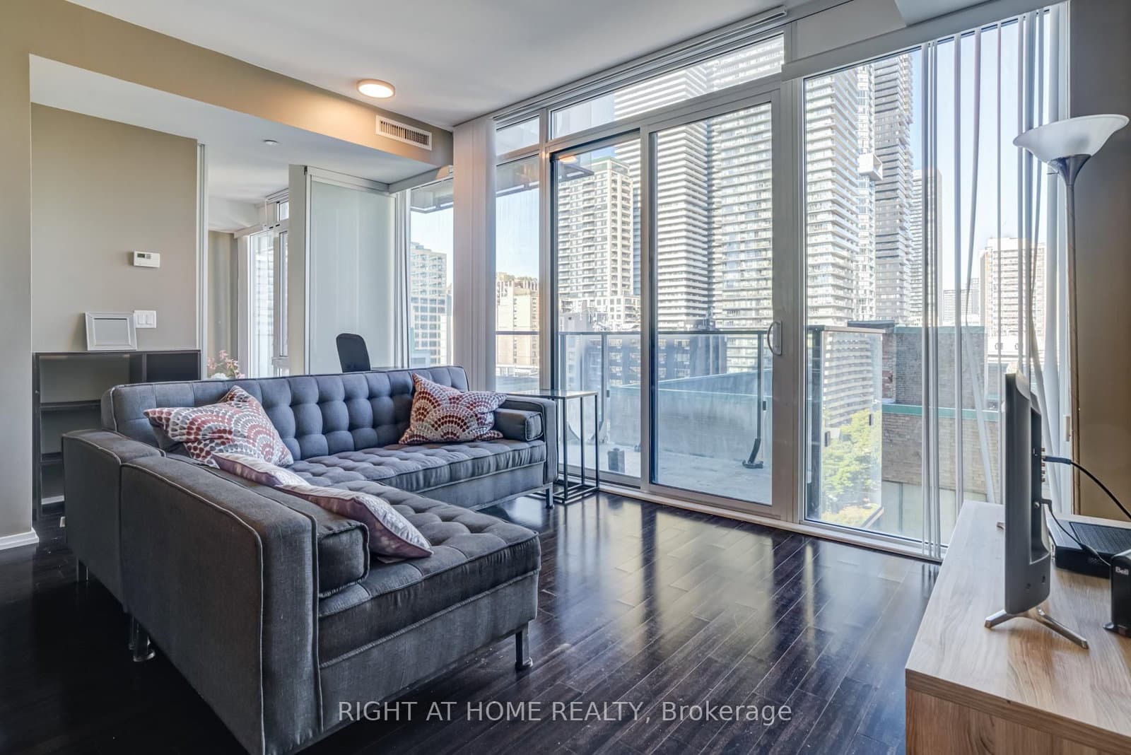 #1109 - 75 St Nicholas Street