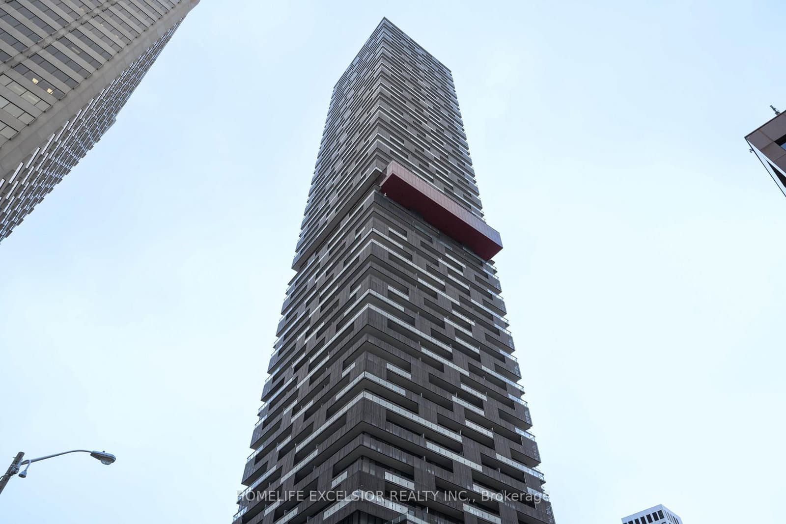 #2002 - 8 Eglinton Avenue E