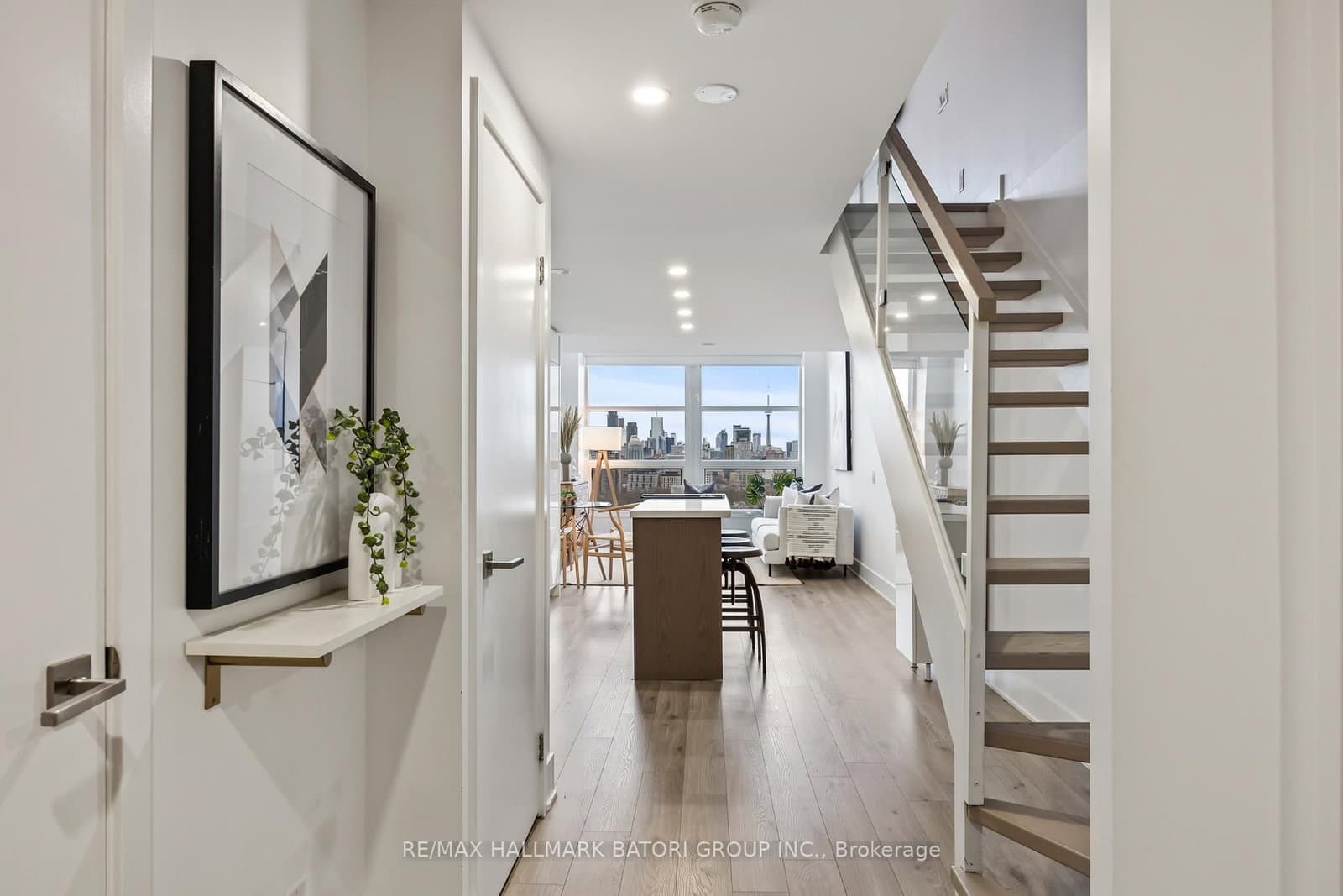 #919 - 111 St Clair Avenue W