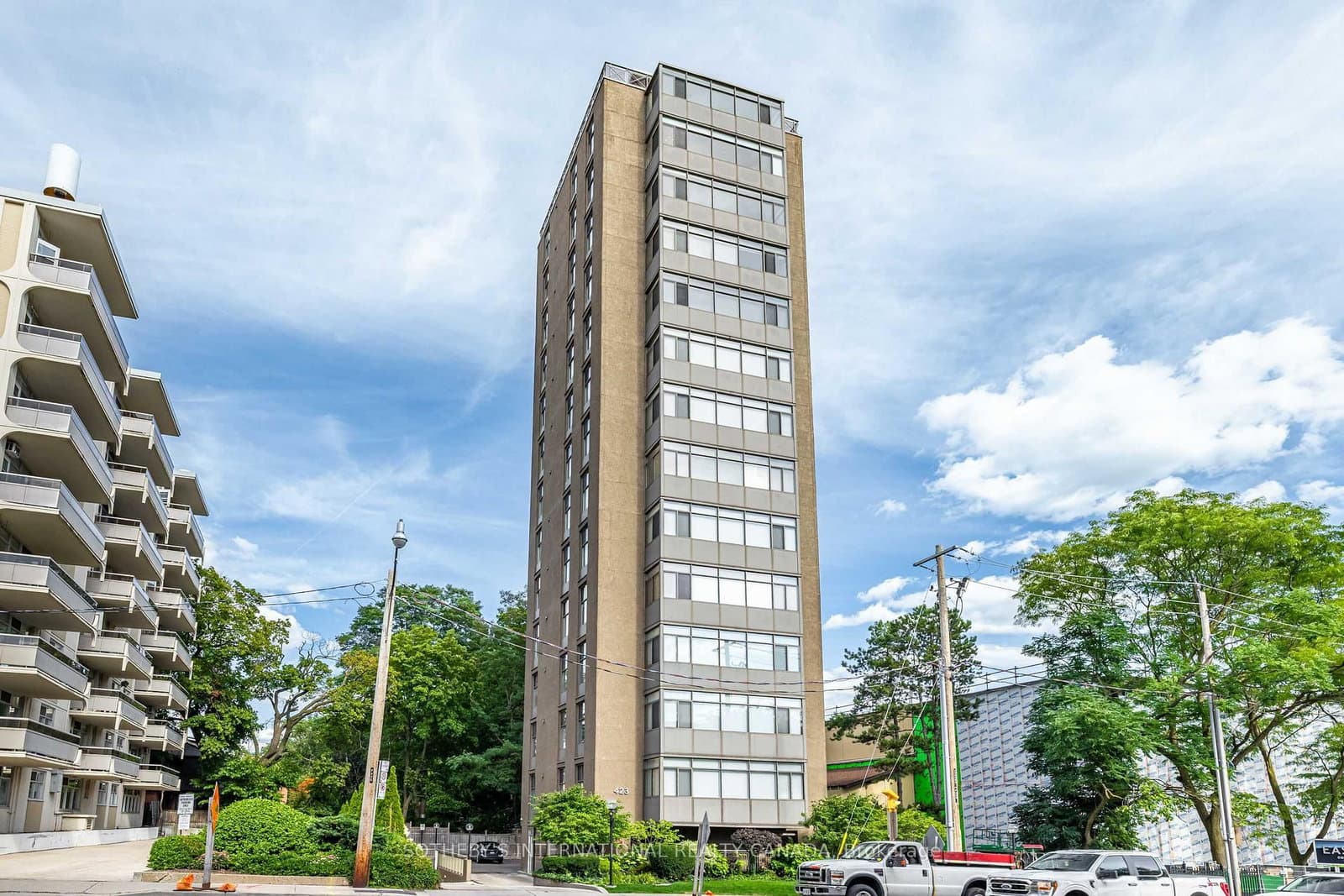 #13 - 423 Avenue Road