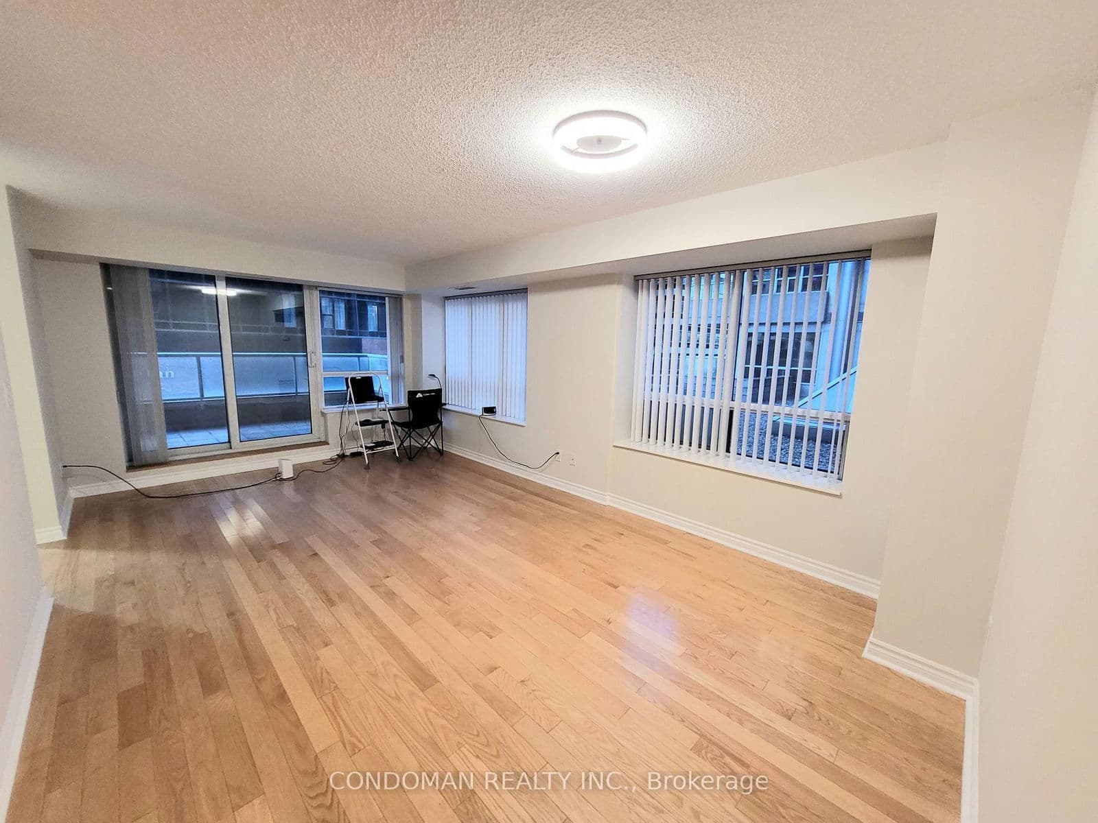 #340 - 250 Wellington Street W