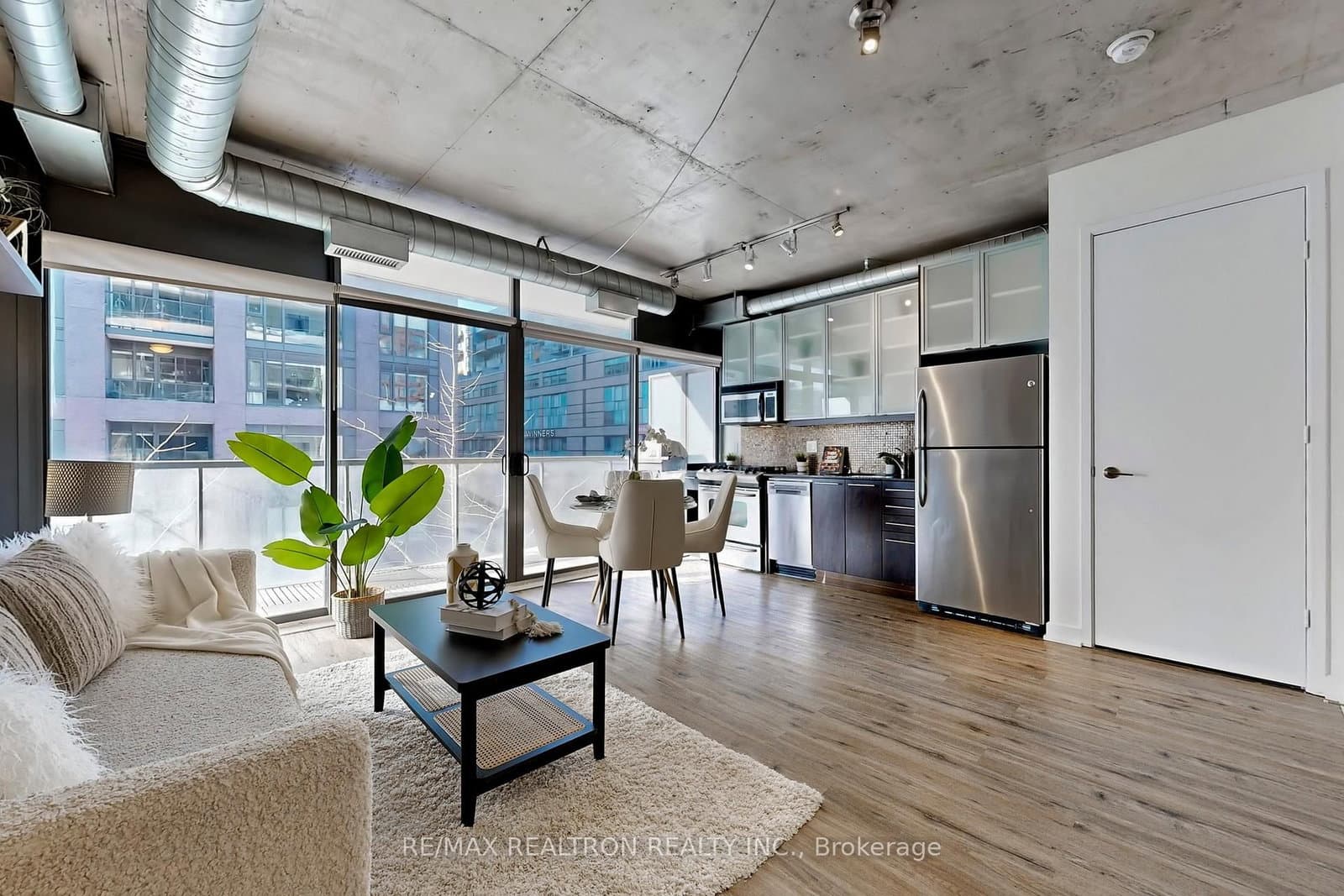 #408 - 533 Richmond Street W