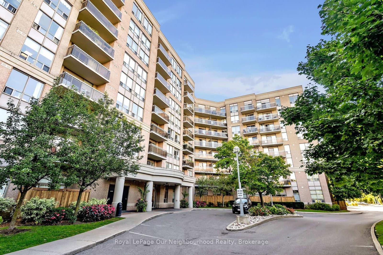 #813 - 1720 Eglinton Avenue E