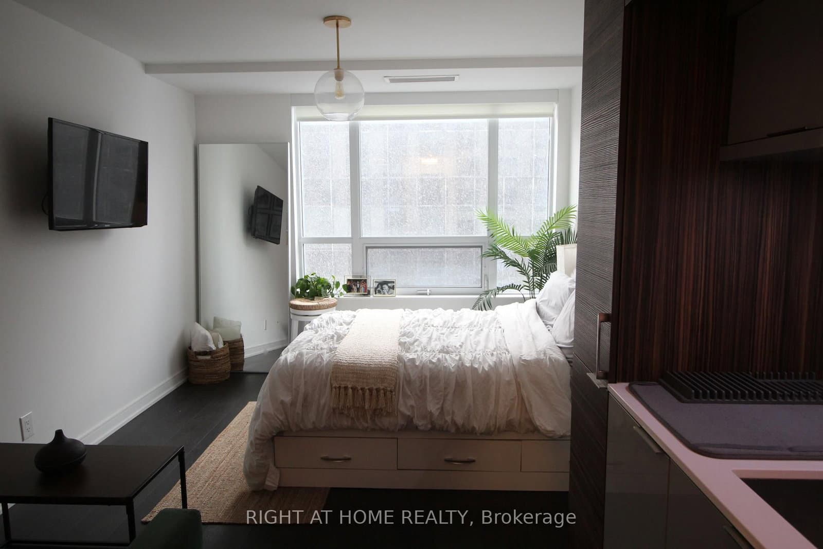 88 Scott Street, Unit 1006