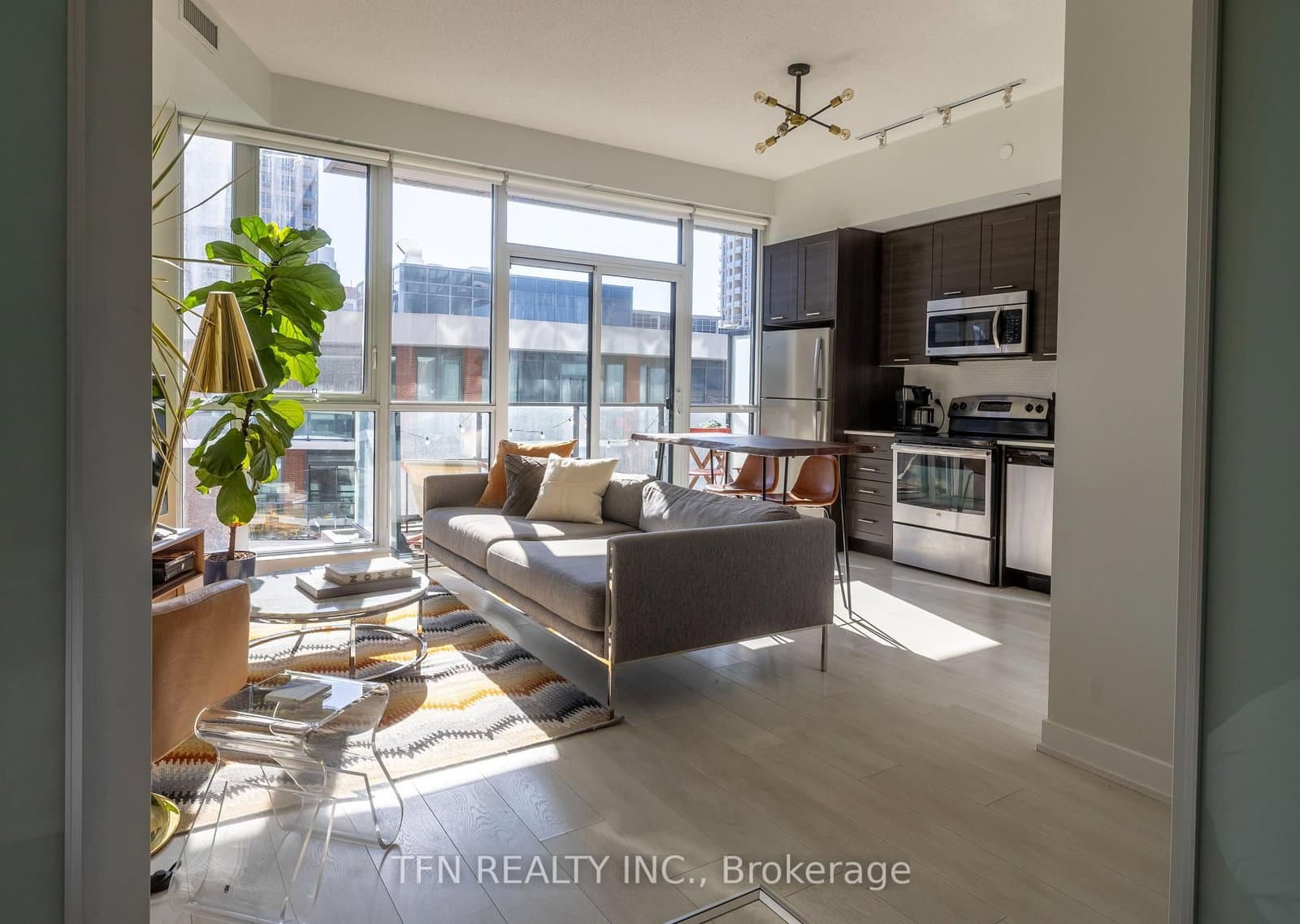 #726 - 50 Bruyeres Mews