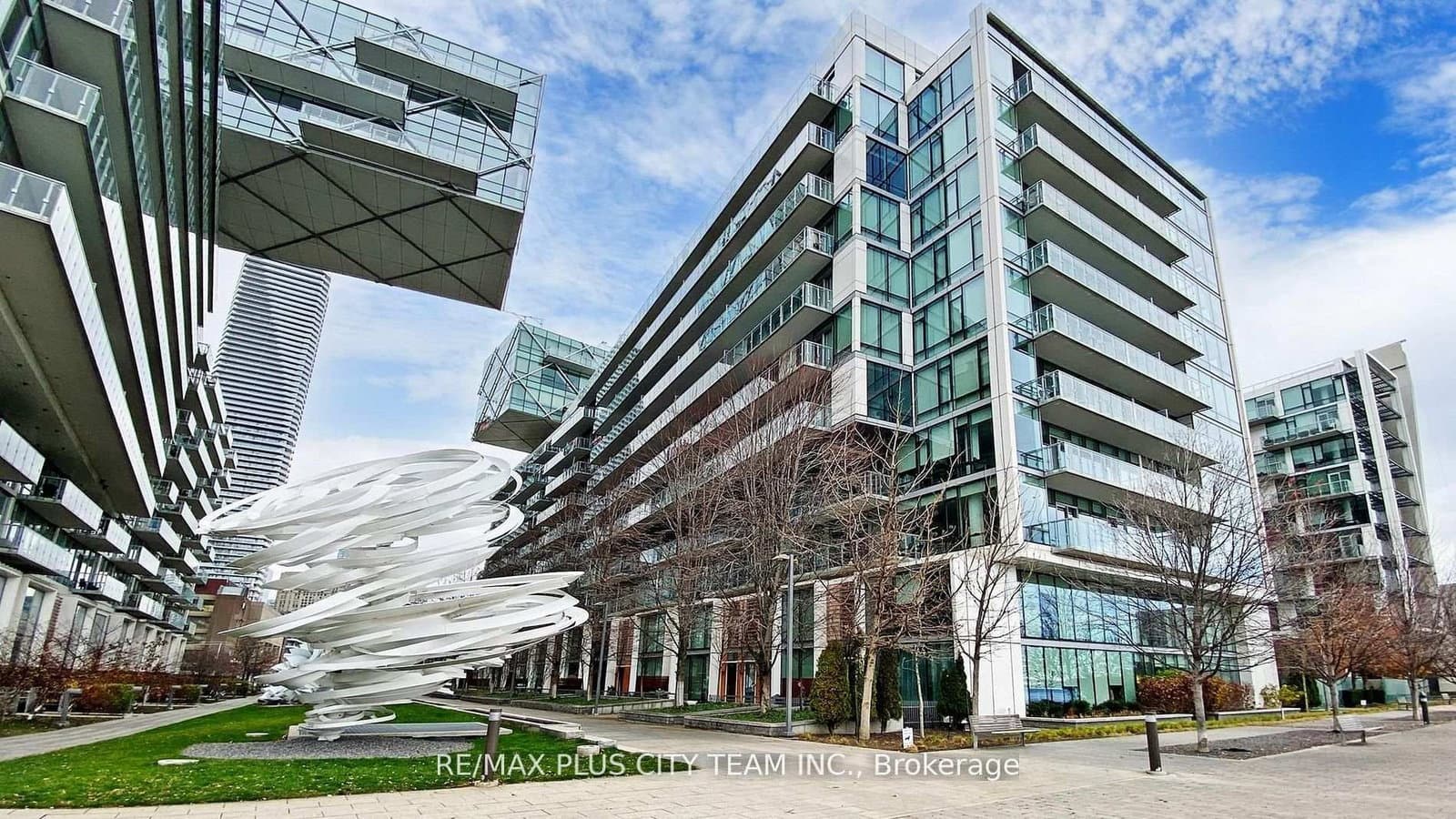 #1305 - 39 Queens Quay E