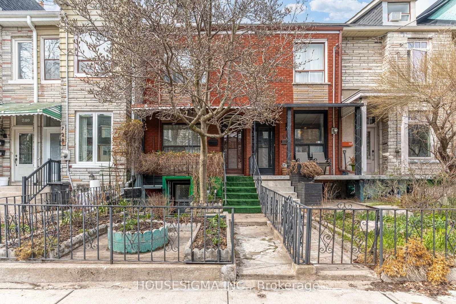 726 Adelaide Street W