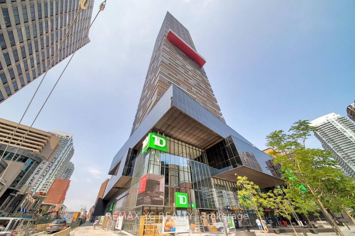 #2206 - 8 Eglinton Avenue E