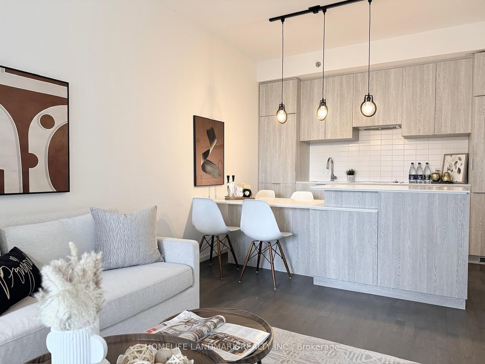 #1906 - 5 St. Joseph Street