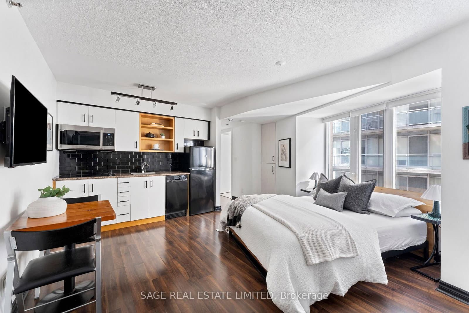 #1507 - 200 Victoria Street