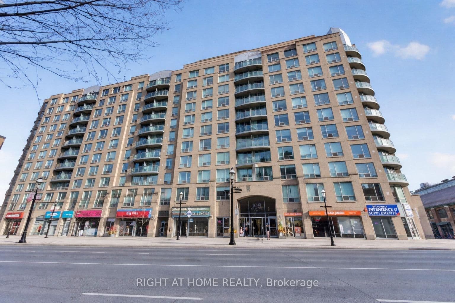 #534 - 109 Front Street E