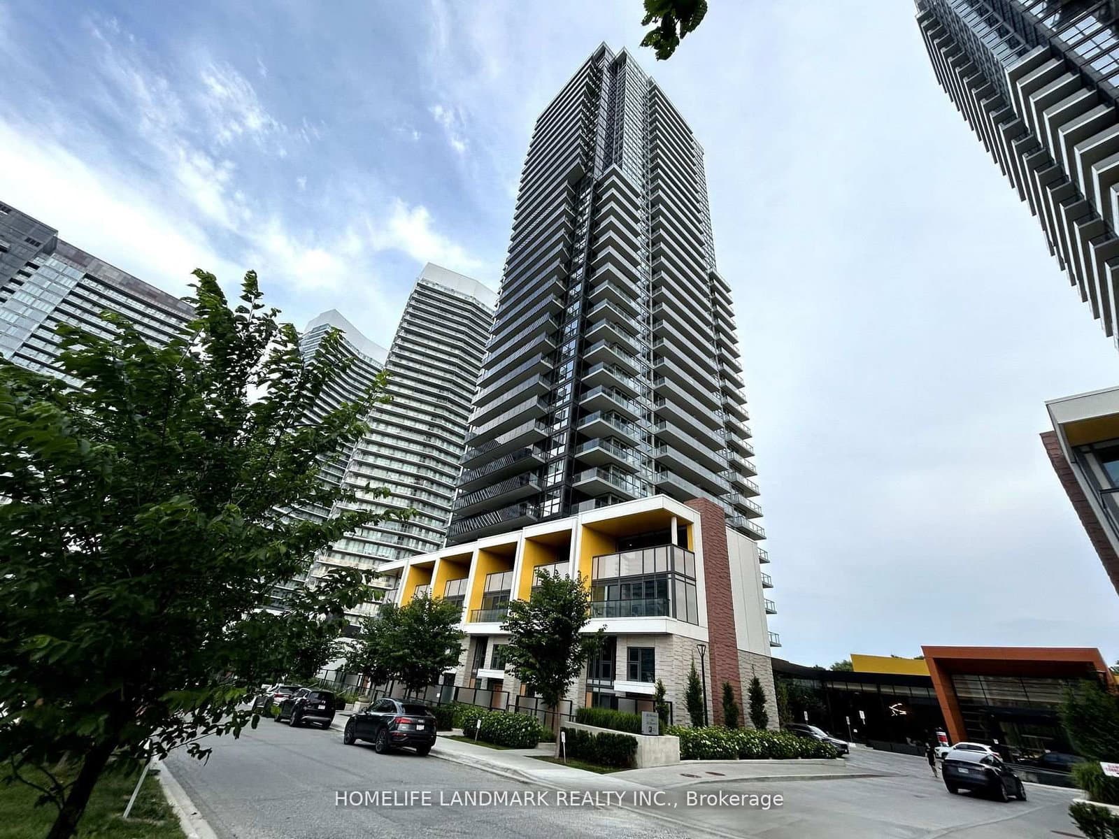 95 Mcmahon Drive, Unit 902