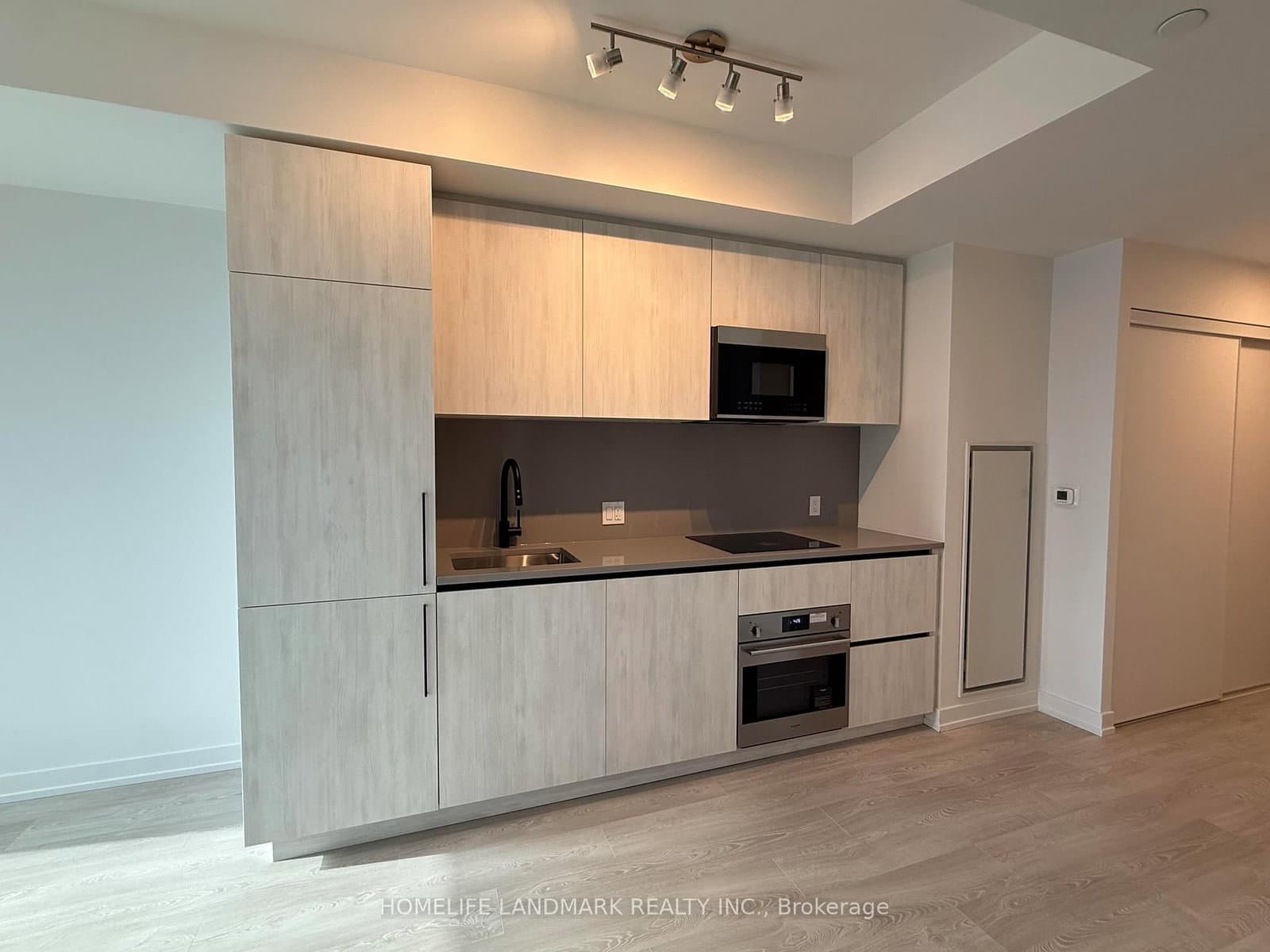 35 Parliament Street, Unit 3203