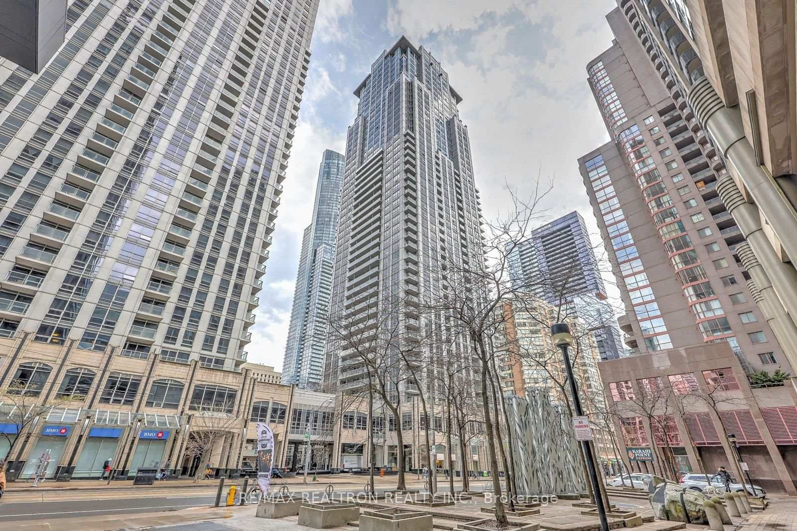 #610 - 761 Bay Street