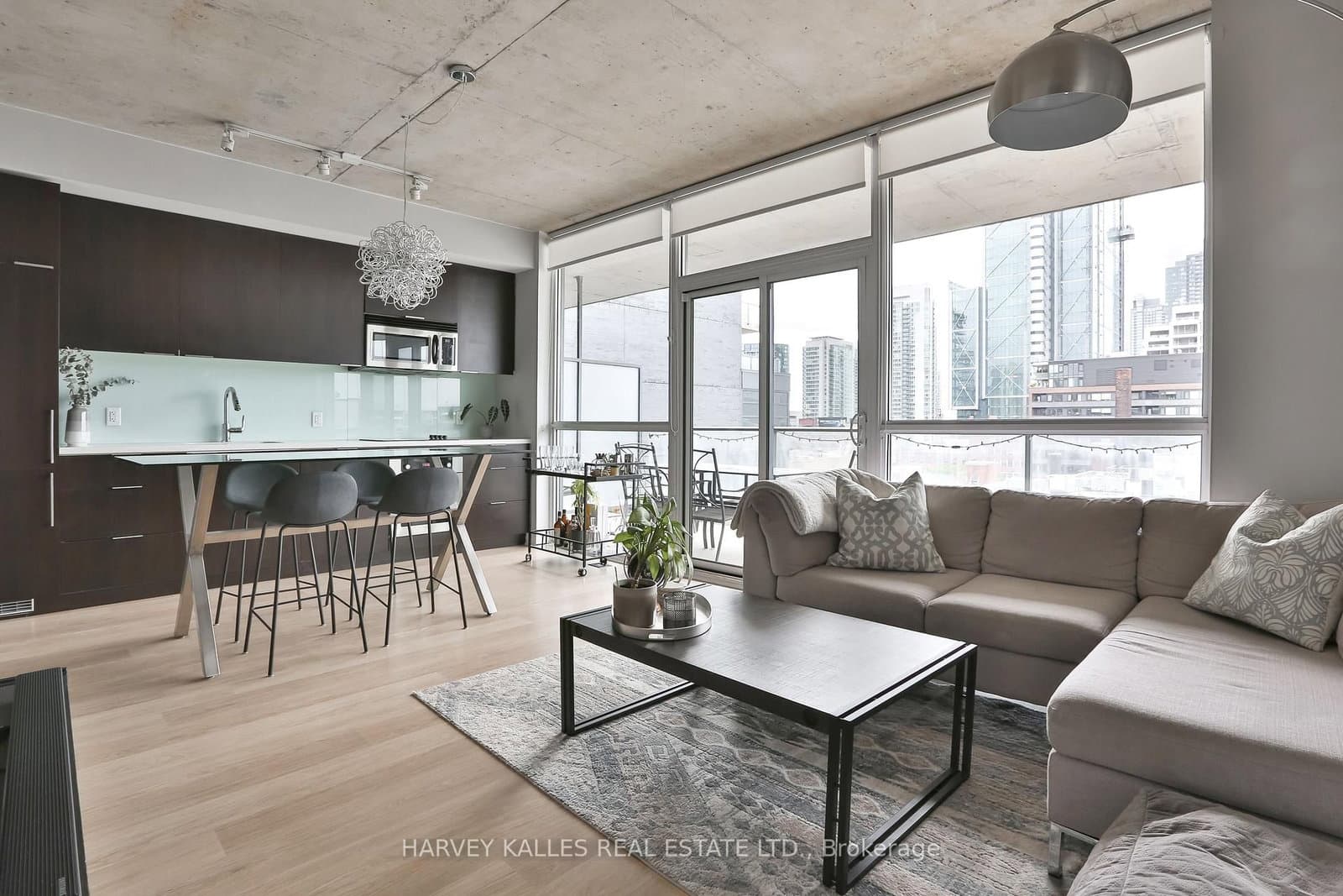 #712 - 478 King Street W