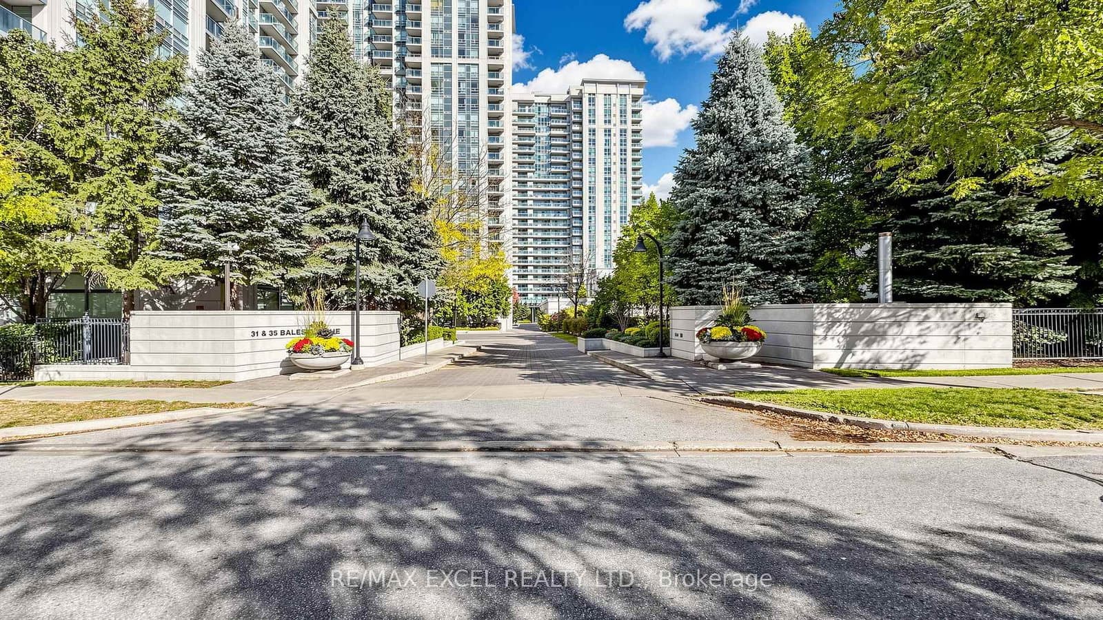 #916 - 35 Bales Avenue