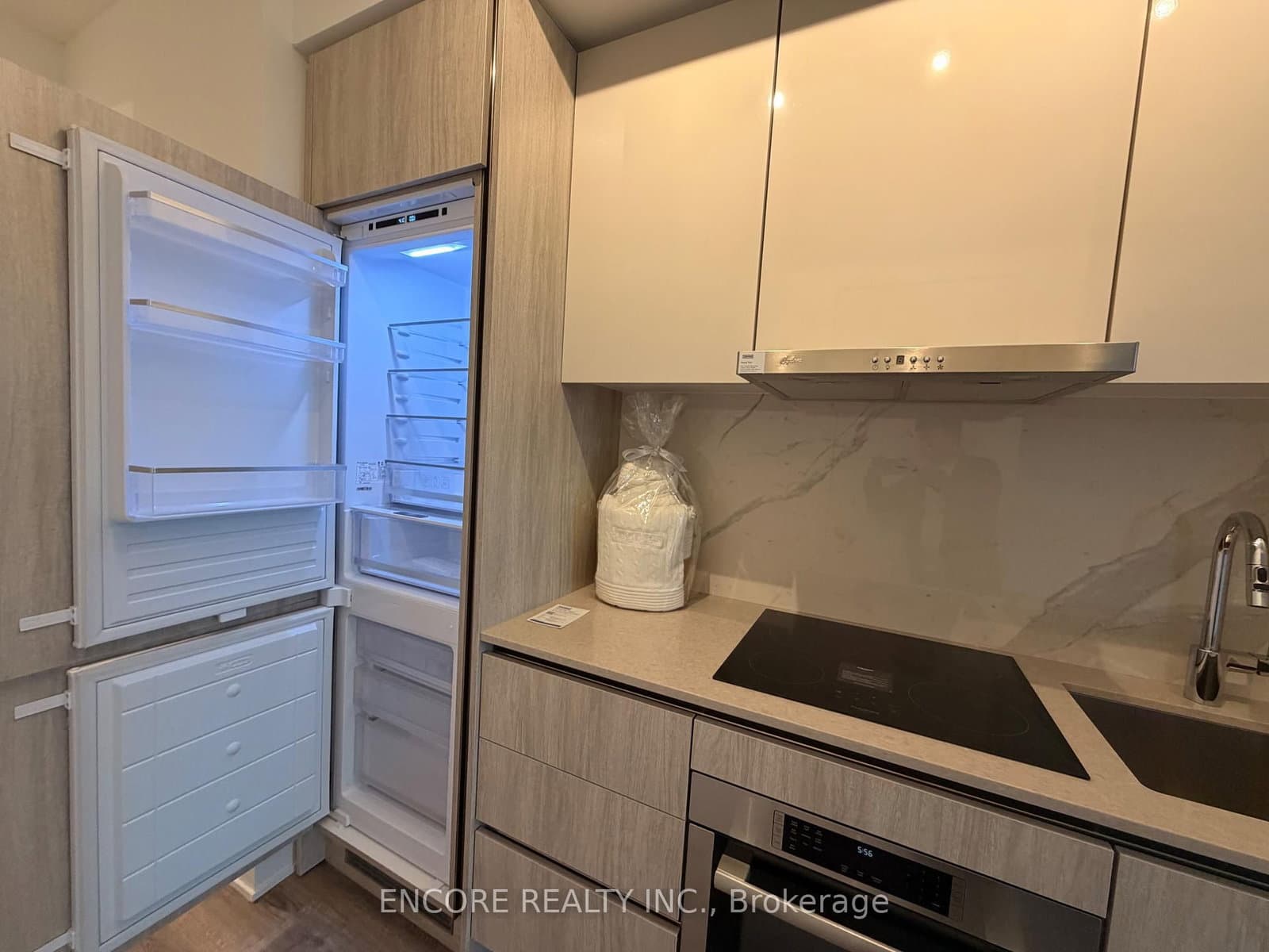#4002 - 180 Front Street E