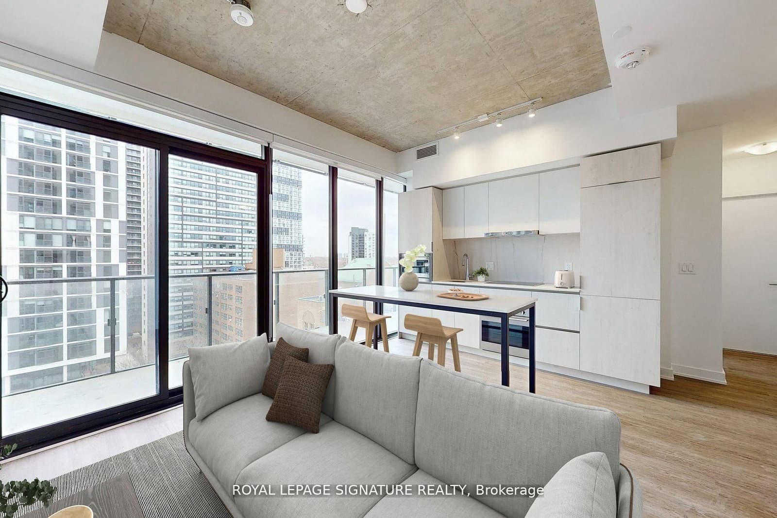 47 Mutual Street, Unit 1204