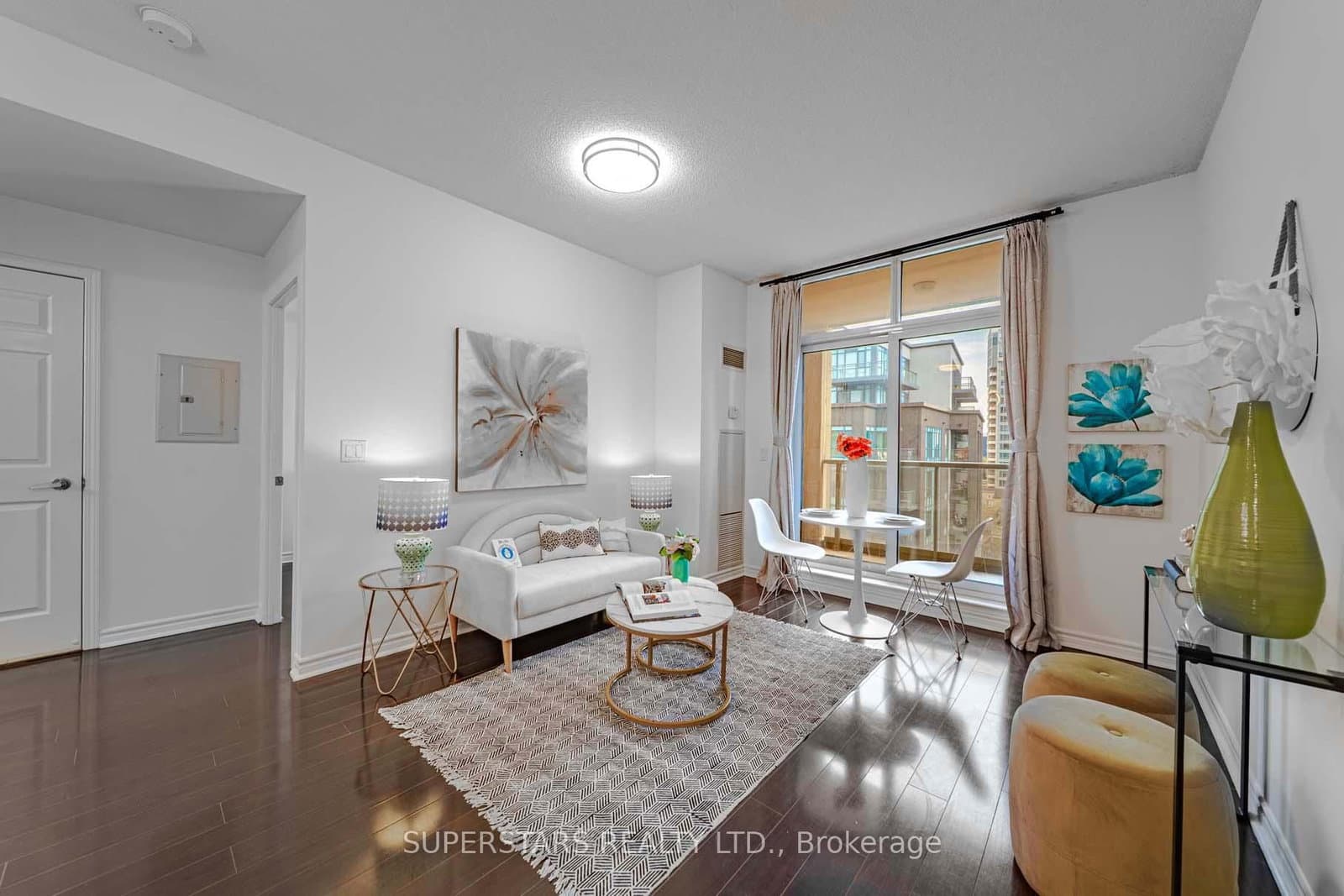 #611 - 18 Kenaston Gardens
