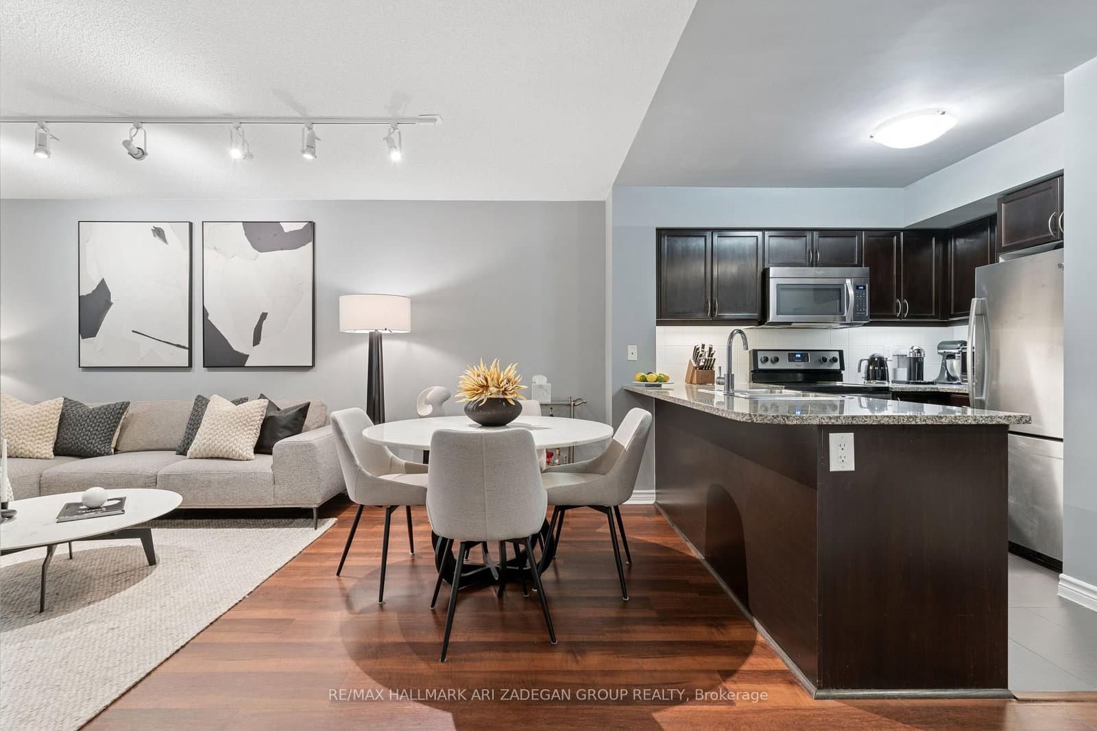 #3108 - 19 Grand Trunk Crescent