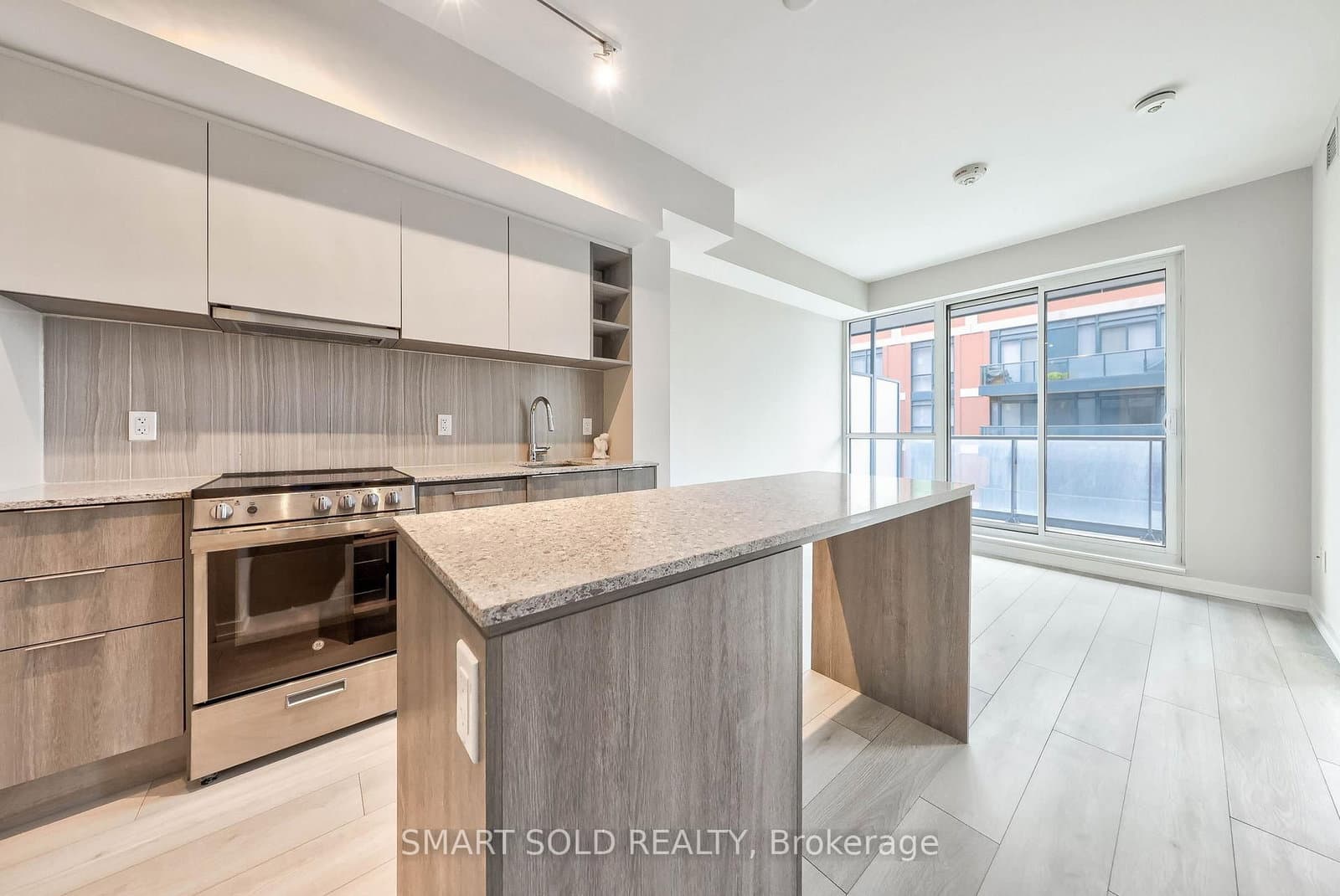 #833 - 31 Tippett Road