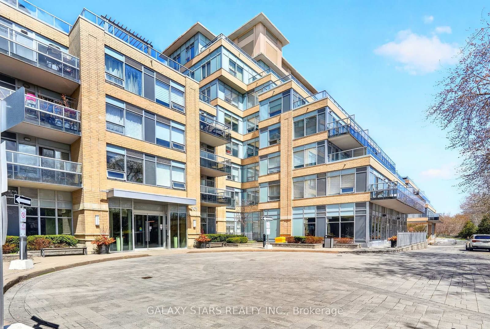 #323 - 701 Sheppard Avenue W