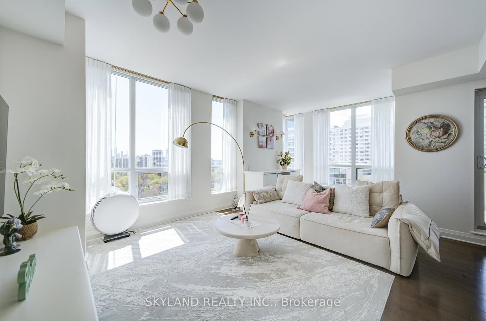 #1507 - 83 Redpath Avenue