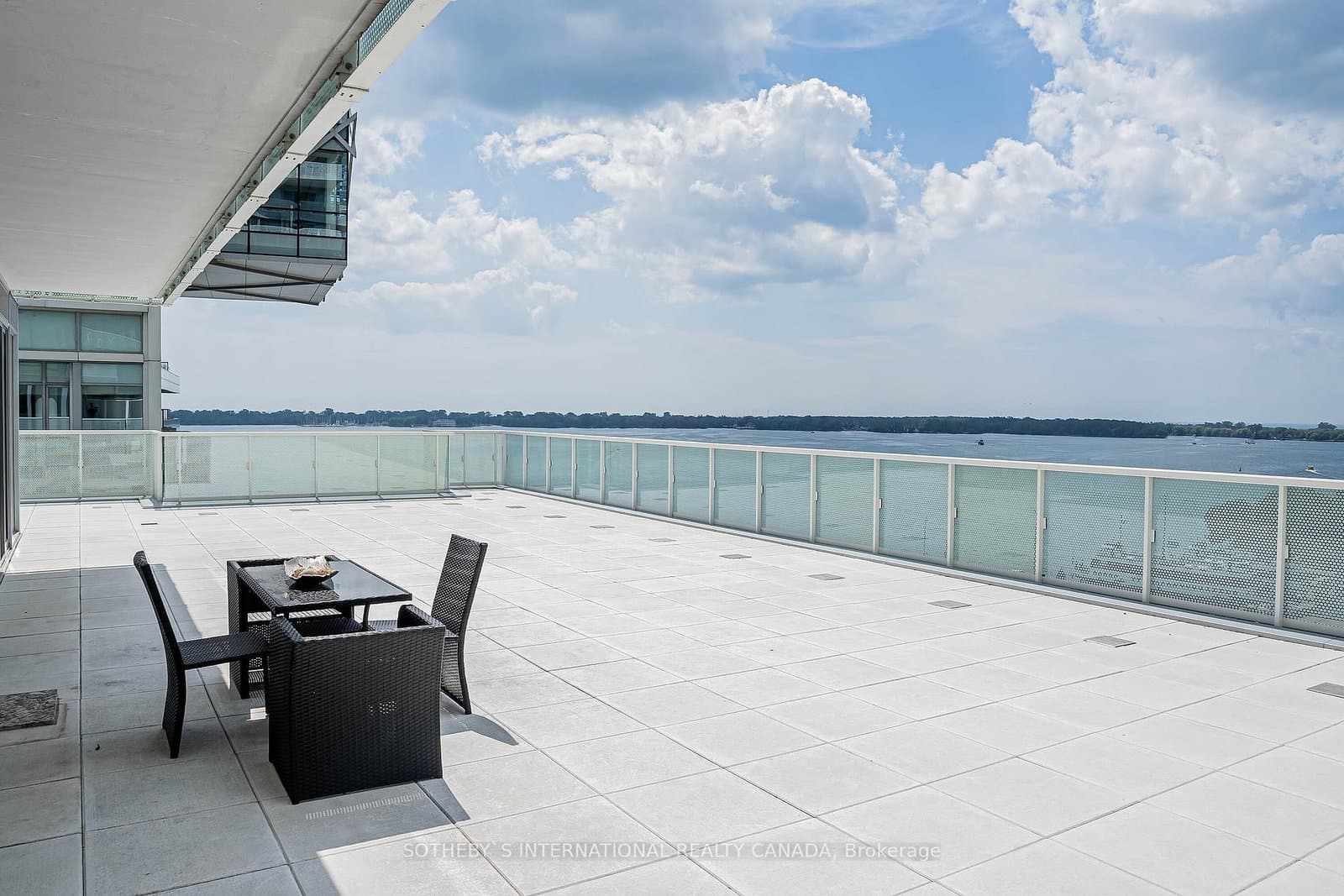 15 Queens Quay E, Unit 1005